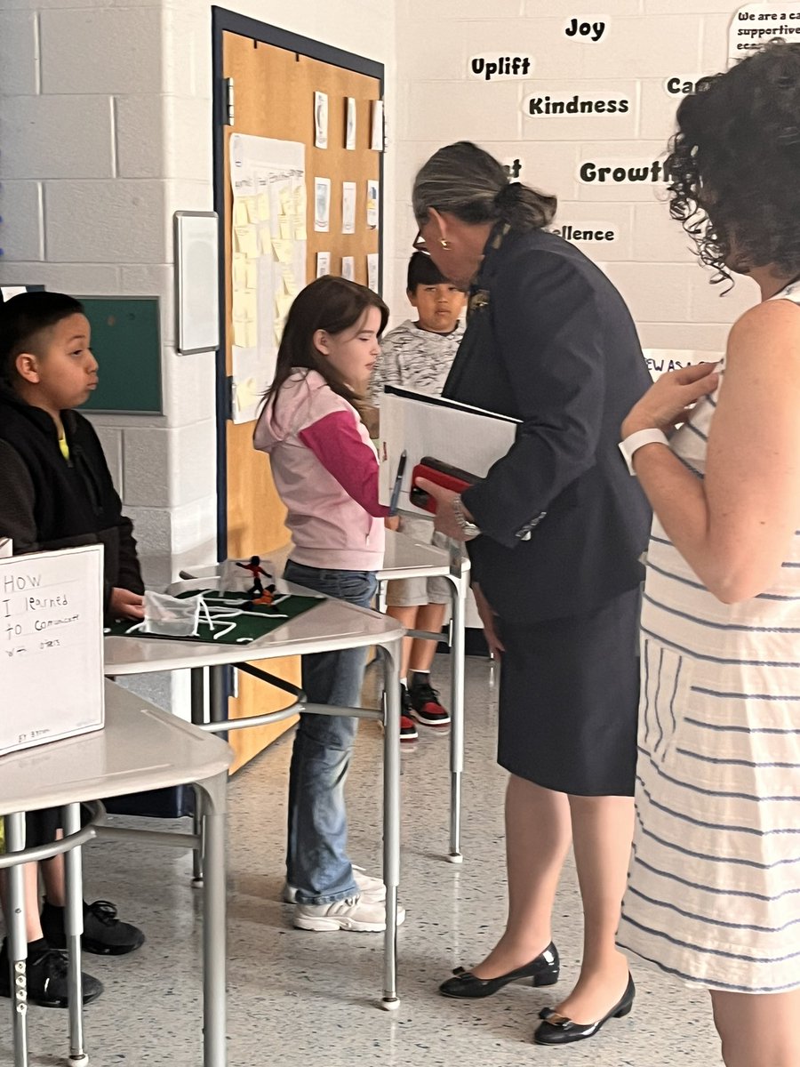 Fourth Grade Discovery Studio students <a href="/MountEagleES/">Mount Eagle ES</a> shared their Portrait of a Graduate (POG) Presentation of Learning with Dr. Reid this morning. These students developed projects to show their growth with Communicator skills. Each student brimmed with pride!