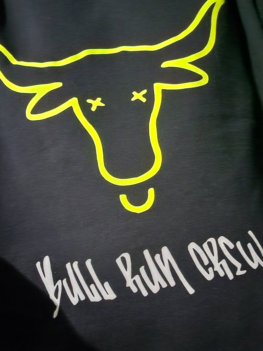 THISGUY438's tweet photo. Got my legendary #BRC sweater in the mail today ❤️ These things are WILD! I can rep the BRC everywhere I go now 🐂 🚀 🌙
#BULLRUNCREW #Nft, you should definitely check us out. This project is not a sprint but instead a marathon! ❤️@BullRunCrew thanks @sroLicious #bestmerchever https://t.co/mJyx6XA3C6