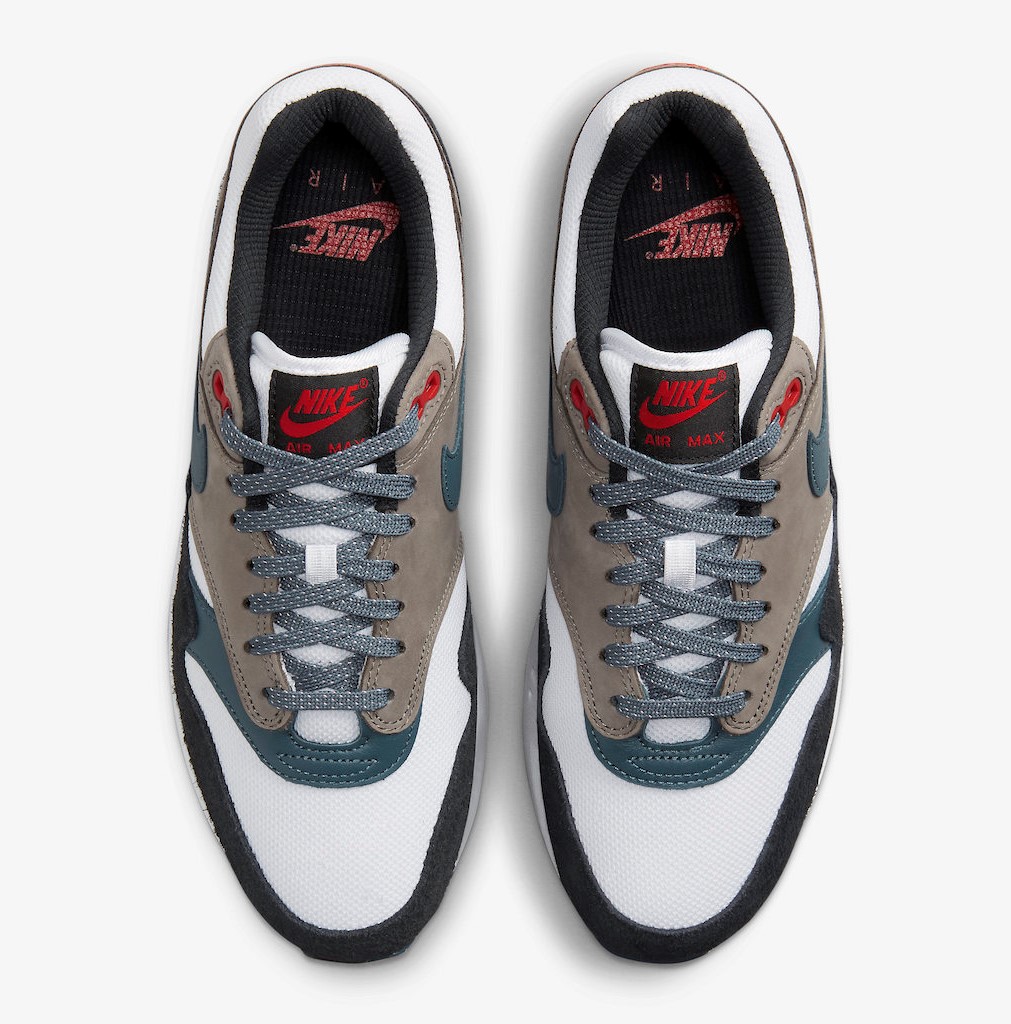 JustFreshKicks tweet media