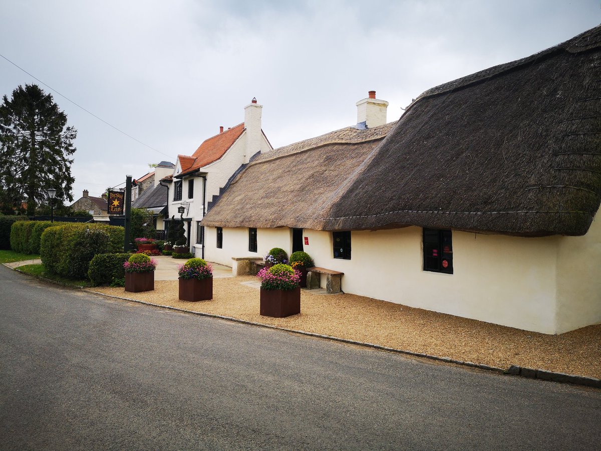 mickrande's tweet photo. Great to be back @TheStaratHarome you wouldn't believe what had happened, great food &amp; great service ❤️ https://t.co/ZDLU1hZDGo
