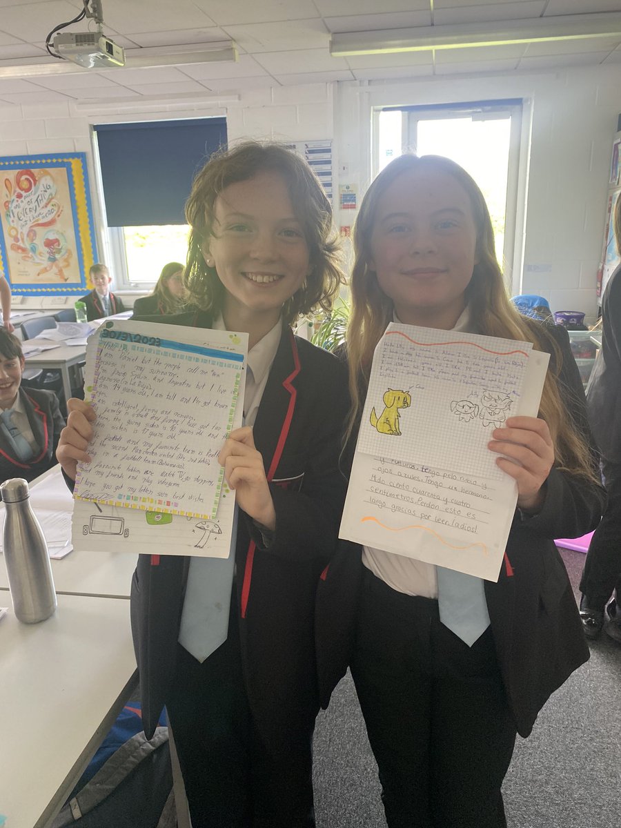 SVSMFL's tweet photo. 7ySp2 very excited to receive replies from their Spanish pen pals! ¡Estamos muy emocionados! #SVS #SVSMFL #penpalproject https://t.co/X3SIJST7Yp