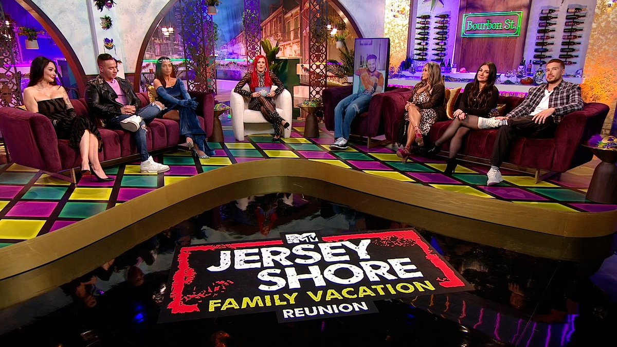 A #JSFamilyVacation reunion? This is the best day of my LIFE! 🙌 See you tonight at 8p on <a href="/mtv/">MTV</a>!