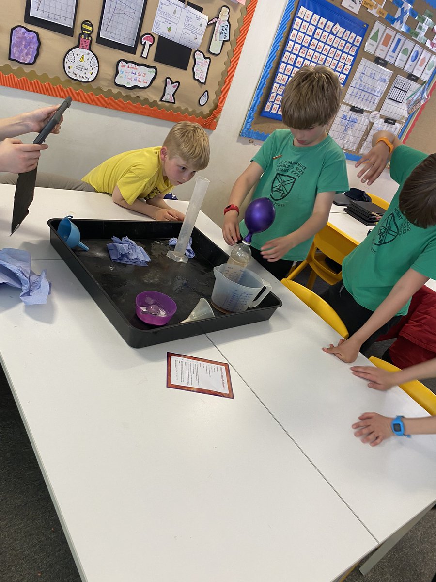 standrewsmajor's tweet photo. #SAMsY4 had great fun investigating chemical reactions today! #SAMsScience&Tech https://t.co/RU79QQWpMz