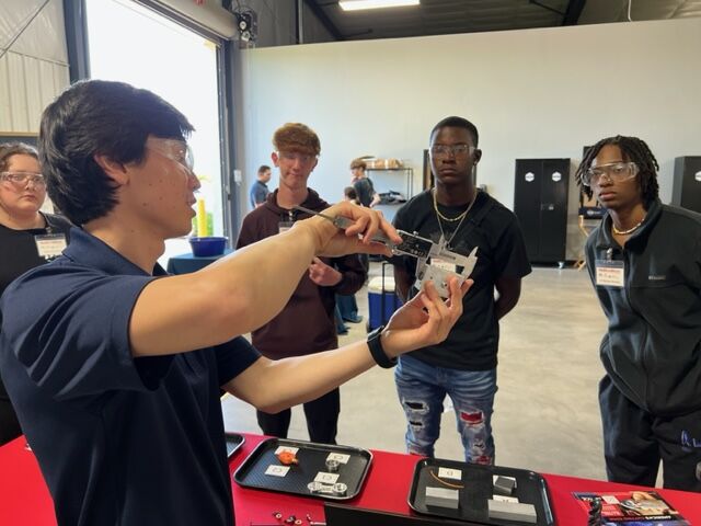 AmerCuttingEdge's tweet photo. A big shout out to Timothy No for sharing about ACE training with 40 students from @ORSchools! We talked precise measuring, #CNC #machining, additive vs subtractive #mfg, and their chance to get hands-on experience this summer through @roanestate Are you ready to #BeACE? https://t.co/Nna2kMBhtB