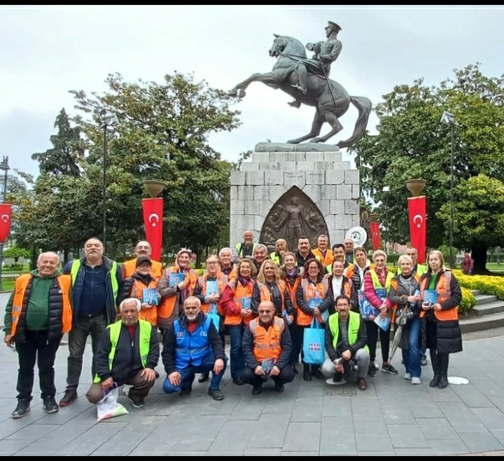 AvSabuncu's tweet photo. 14 Mayıs Platformu olarak 13.Cumhurbaşkanı Kemal Kılıçdaroğlu için saha çalışmamızı Atatürk Onur Anıtında tamamlamış bulunmaktayız..
Yarın Cumhuriyet Meydanında buluşuyoruz..
K A Z A N I Y O R U Z👏👏👏👏
@kilicdarogluk https://t.co/gC2WrWDxWD