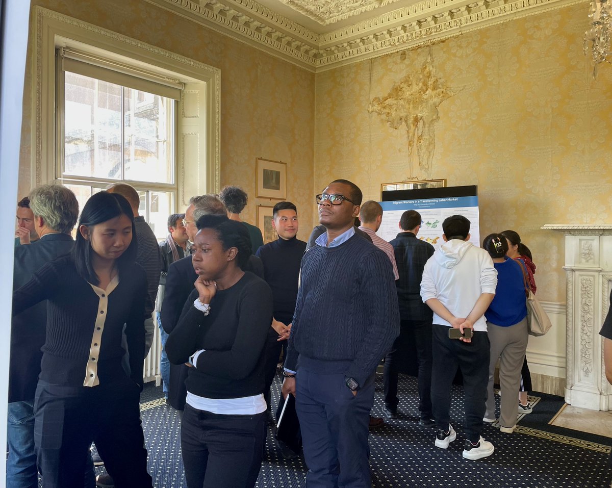 BristolUniEcon's tweet image. Great to hear from our PhD students at the Poster Session today📊

Topics included rural households migration; intergenerational income persistence; reductions in meat consumption; and migrant workers in a transforming labour market.

#EconResearchDay #EconTwitter #StudyEconomics