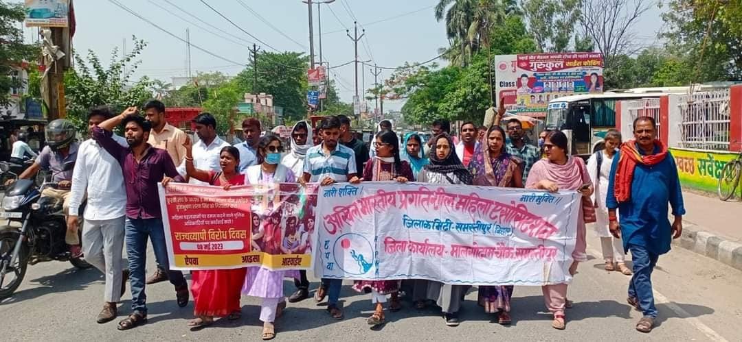 Dipankar_cpiml's tweet photo. The demand for justice for India's protesting wrestlers is now gaining in resonance with reports of solidarity marches coming in from across India . Glimpses of solidarity action in Jhunjhunu (Rajasthan), Samastipur (Bihar) and Kolkata. #arrest_brijbhushan_now #WrestlersProtest https://t.co/G0l7UlDbKw