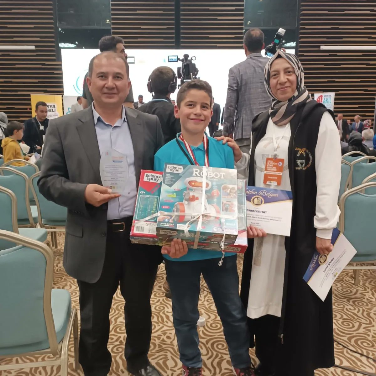 Konya İl Milli Eğitim Müdürlüğü tarafından düzenlenen Akıl zeka oyunları yarışmasında 5H  sınıfı öğrencimiz İslam Ferhat Konya İl ikincisi olmuştur.Öğrencimizi ve hazırlayan öğretmenlerimizi okulumuz adına tebrik ediyoruz.Başarılarının devamını diliyoruz👏👏 <a href="/konyamem/">Konya İl MEM</a>
