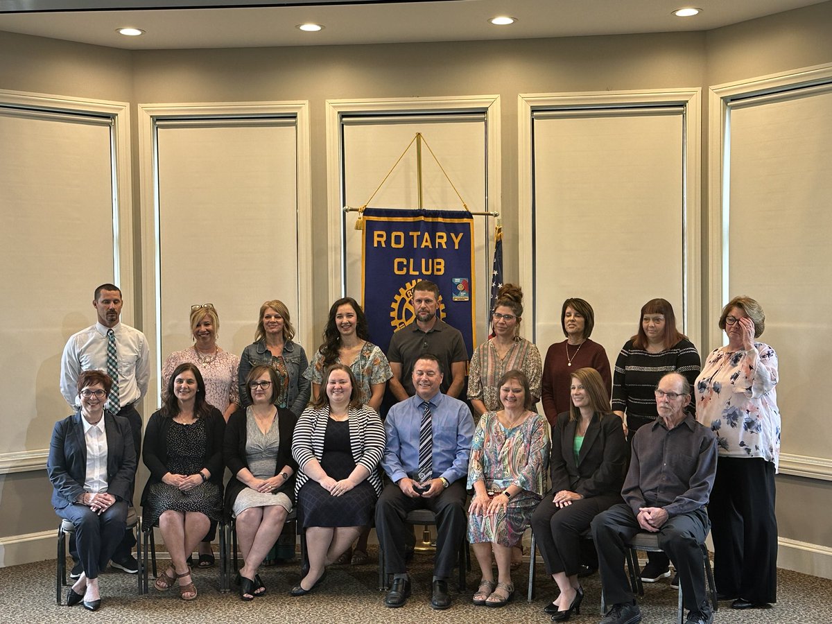 FoxfireK12's tweet photo. Congrats to our very own Mr. Lawler who was recognized as a recipient today as the Rotary Distinguished Teacher of the Year. Well deserved honor for a fantastic teacher who has been impacting lives at Foxfire for the past 18 years. 👏🏻👏🏻👏🏻👏🏻 https://t.co/u7tnBM7pGO