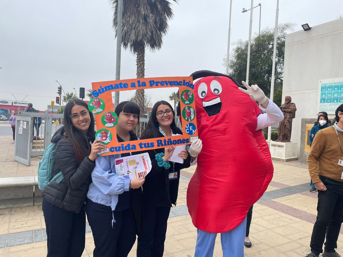 UCentral_RC's tweet photo. Enfermería y Nutrición y Dietética de @Facsalud_UCEN participan en la Feria Saludable del Día Mundial del Riñón en @HSPCoquimbo 👏
La organización fue en conjunto con el Comité Nefrológico y Unidad de Hemodiálisis del Hospital y otros centros formadores. #ucen #diadelriñon https://t.co/eEeXBvUsq1