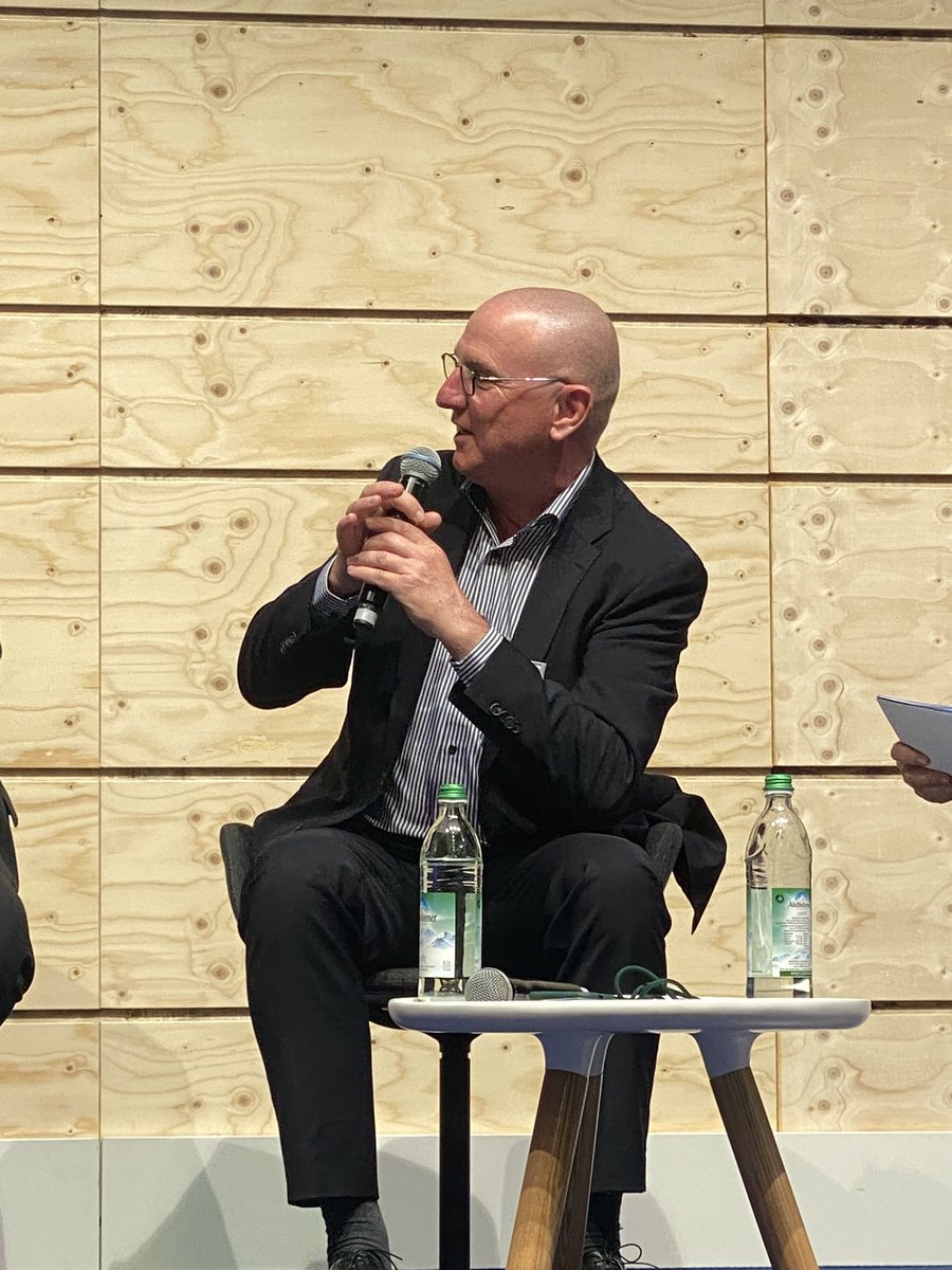 philippewyssen's tweet photo. "Das ist kein Job, das ist eine Berufung!" - Sven Flore von @SBBCargo auf der #transportlogistic   Was für ein cooler Typ! https://t.co/5wzyrtwBMI