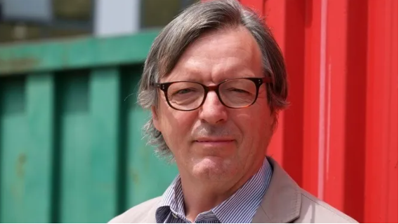 Pro_Docs's tweet photo. Ens alegra anunciar que @joansalvat2 rebrà el Premi Honorífic ProDocs el proper 25 de maig, durant el @DocsBarcelona. 

Sense la feina honesta i valenta del creador de formats televisius com @30minuts, el gènere #documental no es podria entendre tal com el coneixem. https://t.co/wfw0qfxyo1