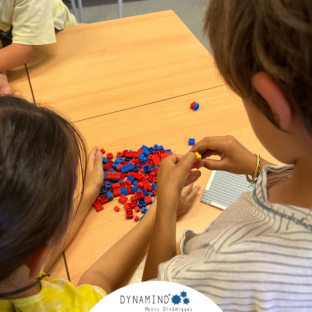 DynamindMD's tweet photo. El treball en grup és essencial pel desenvolupament dels infants.

En les nostres classes de robòtica educativa compartir i treballar en grups és una tasca quotidiana.

#Treballengrup #Treballenequip #Equip #Dynamind #AprènambDynamind #Robòtica #Robòticaeducativa https://t.co/rxxF3tk8FH