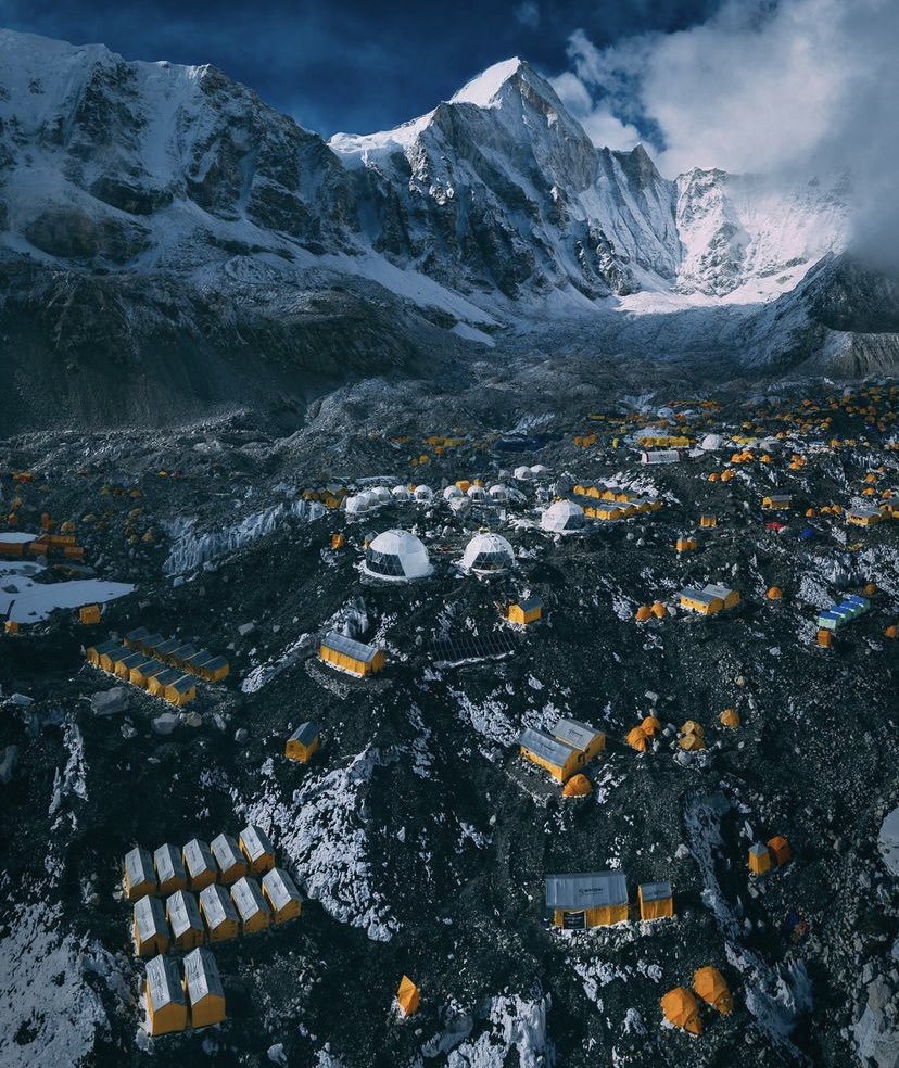 the_8000m on Twitter "🚨🏔Au camp de base de l’Everest, l’attente se prolonge pour les alpinistes