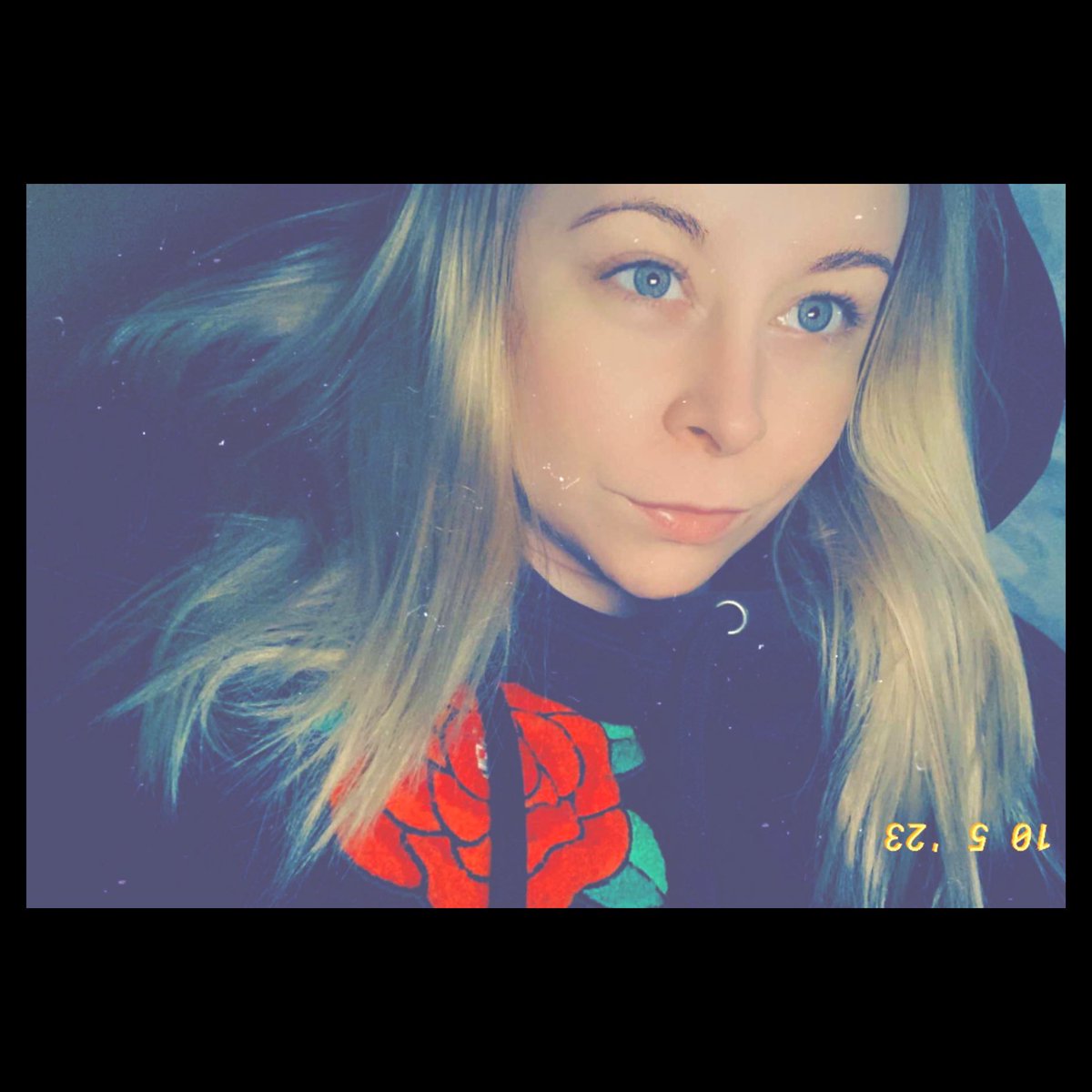 showmeeyourgod's tweet image. Have a good day! 🌸 ^_^ (ft my babies hoodie) @JesusControlCJA 
#LoveinTheAir創作