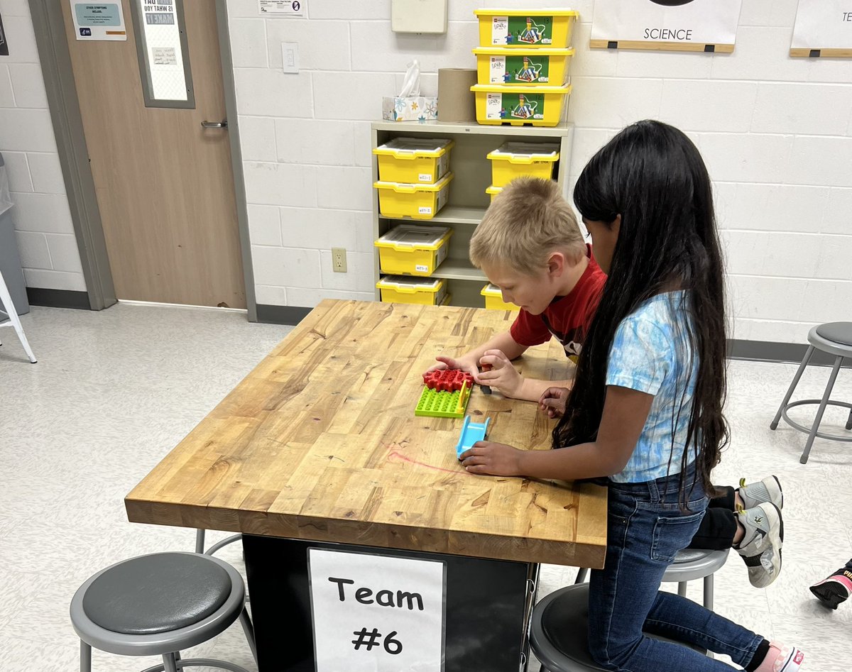 AmyRToy's tweet photo. Some of our littlest TISD students learning with LEGO STEAM PARK! https://t.co/oFIks5SxBn