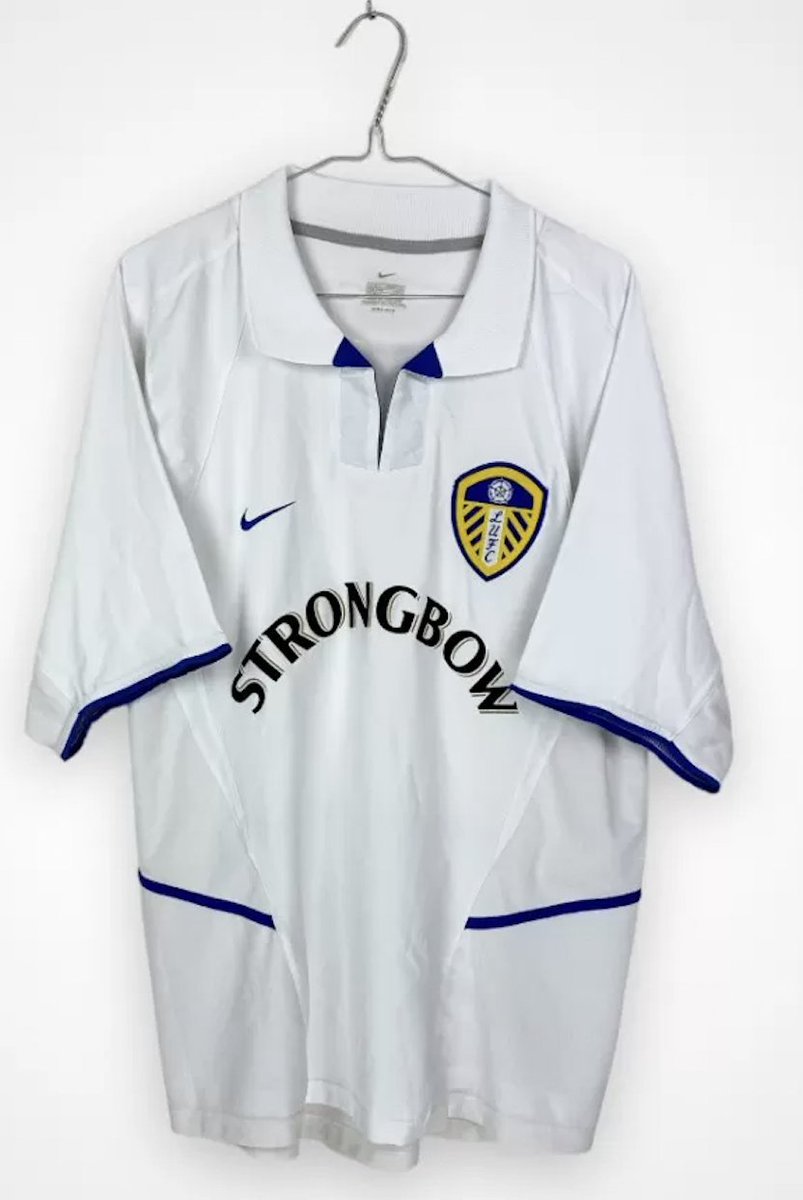 Footballtweet's tweet photo. Who is the first player you think of when you see this shirt? 🤔👕 https://t.co/WvkAzGALh9