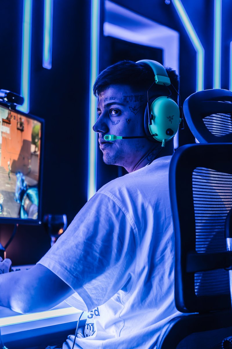 Éste pibe fue una de las grandes fuentes de inspiración para querer cambiar un laburo de mierda que tenía y comprarme una cámara.

Todavía no puedo creer que tuve la suerte de hacerle fotos.

Aguante vos y tu música <a href="/DukiSSJ/">YaSupiste</a>. 

Agradezco likes/rts para que las vea ♥