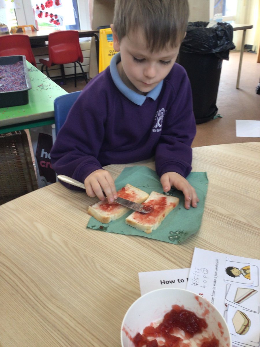 BraeburnPrimary's tweet photo. After reading the story ‘The Giant Jam sandwich’ ⁦@janetburroway⁩, team 🦁 + 🐯wanted to make their own jam sandwiches and used the story to follow instructions. Although we decided to eat ours and not catch any wasps! #BraeburnEYFS #BraeburnDT #Braeburnliteracy https://t.co/teAr1xDbk2