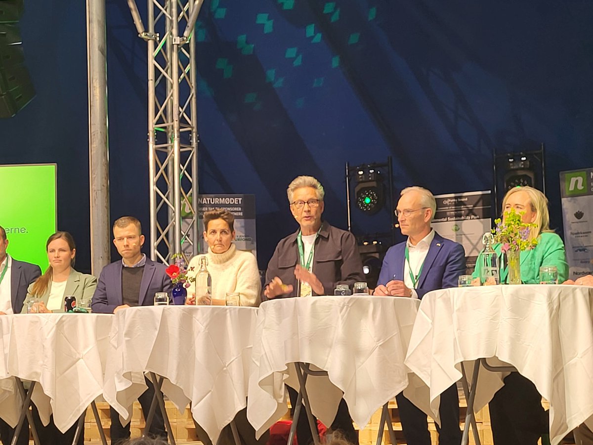 Magnusbnielsen's tweet photo. @TorstenGejl er vild med @VildMedVilje. 🥳Vi er også rimelig vilde med de ting han siger om, hvad der skal til for at stoppe tabet af biodiversitet! 

Naturpolitisk topmøde på #naturmødet lige nu

#vildmedvilje https://t.co/7hbR7aUvpQ