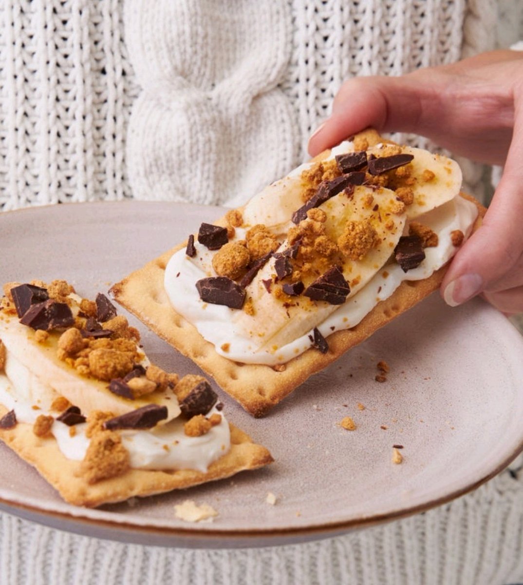 Эта женщина снова хочет одеть меня в платье, подкупая сладостями! За что мне это наказание?
/парень останавливается и бросает на вас взгляд. Его уши дëргаются, а хвост медленно виляет позади/
Ох, здравствуй! Меня зовут Горо!~ А ты? Ты новый сотрудник или ты заблудился?