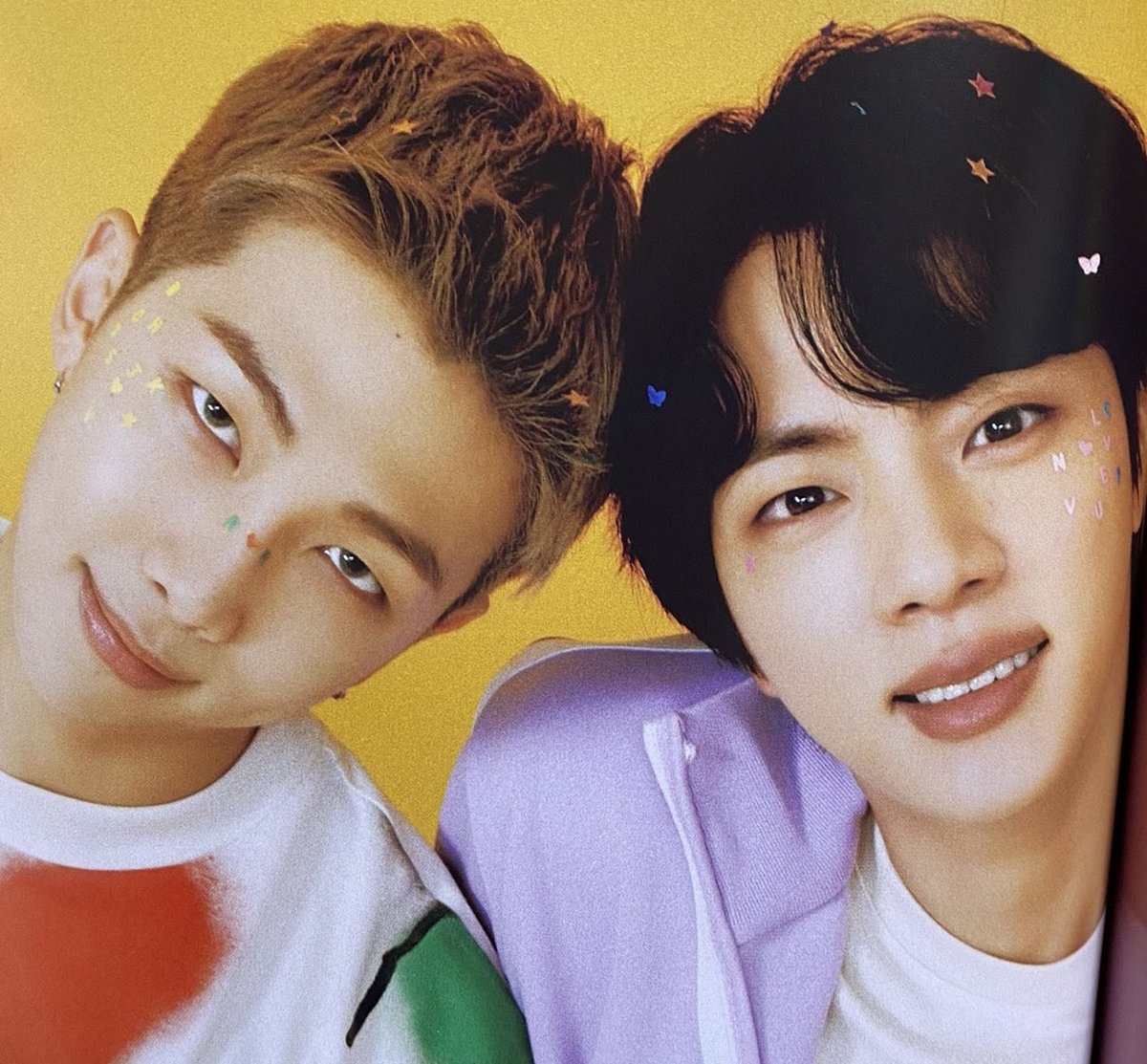 MalviRm's tweet photo. @SoldeKimSeokjin @jinniesarchives @STATIONHEAD @nanylany @vhiby_moon @namiteamoo @NamjoonArgento @namjoon246 @rmtokio94 @Mary43388740 Hola!! 👋Aquí comienzo Jinbissed apoyando el NAMJIN 🖼como se debe🥰
 
✅️Playlist 💽https://t.co/XGS4RnzJbt…

#TheAstronautMeetIndigo #RM #JIN https://t.co/fA9WTOsqhO