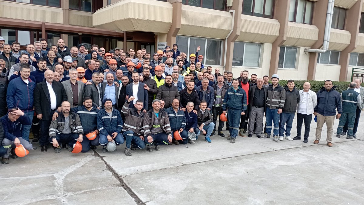 petroliskocaeli's tweet photo. İmzalanan Toplu İş Sözleşmesi Gübretaşlı üyelerimiz  tarafından büyük coşku ve sevinçle karşılandı.
 T.İ.S.'in üyelerimize,sendikamıza ve Gübretaş'a hayırlı olmasını diliyoruz. https://t.co/QlFPv1YB9D