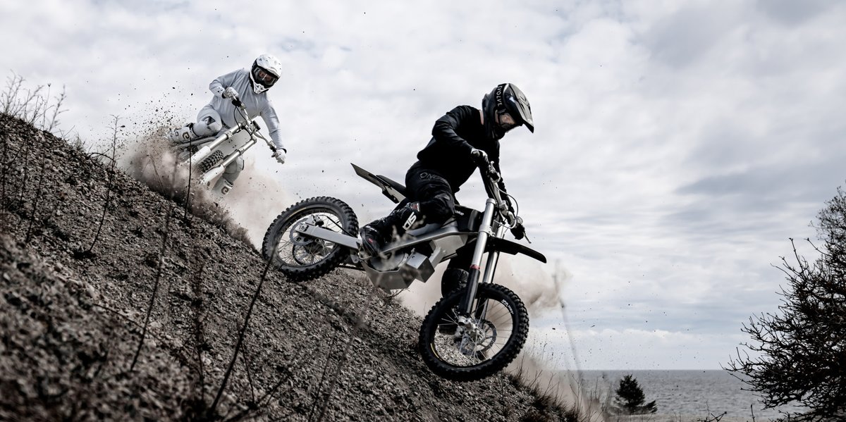 Dealernews's tweet photo. @ridecake is taking their Bukk racing. Introducing the CAKE Enduro Factory team: Emelie Dahl (SWE) and Robert Kvarnström (SWE) will compete in a couple of enduro races in 2023 on the recently launched Bukk. #CAKEBukk #electricracing #explorewithrespect https://t.co/mFmGvIjLRk https://t.co/nf1DzGWQEN
