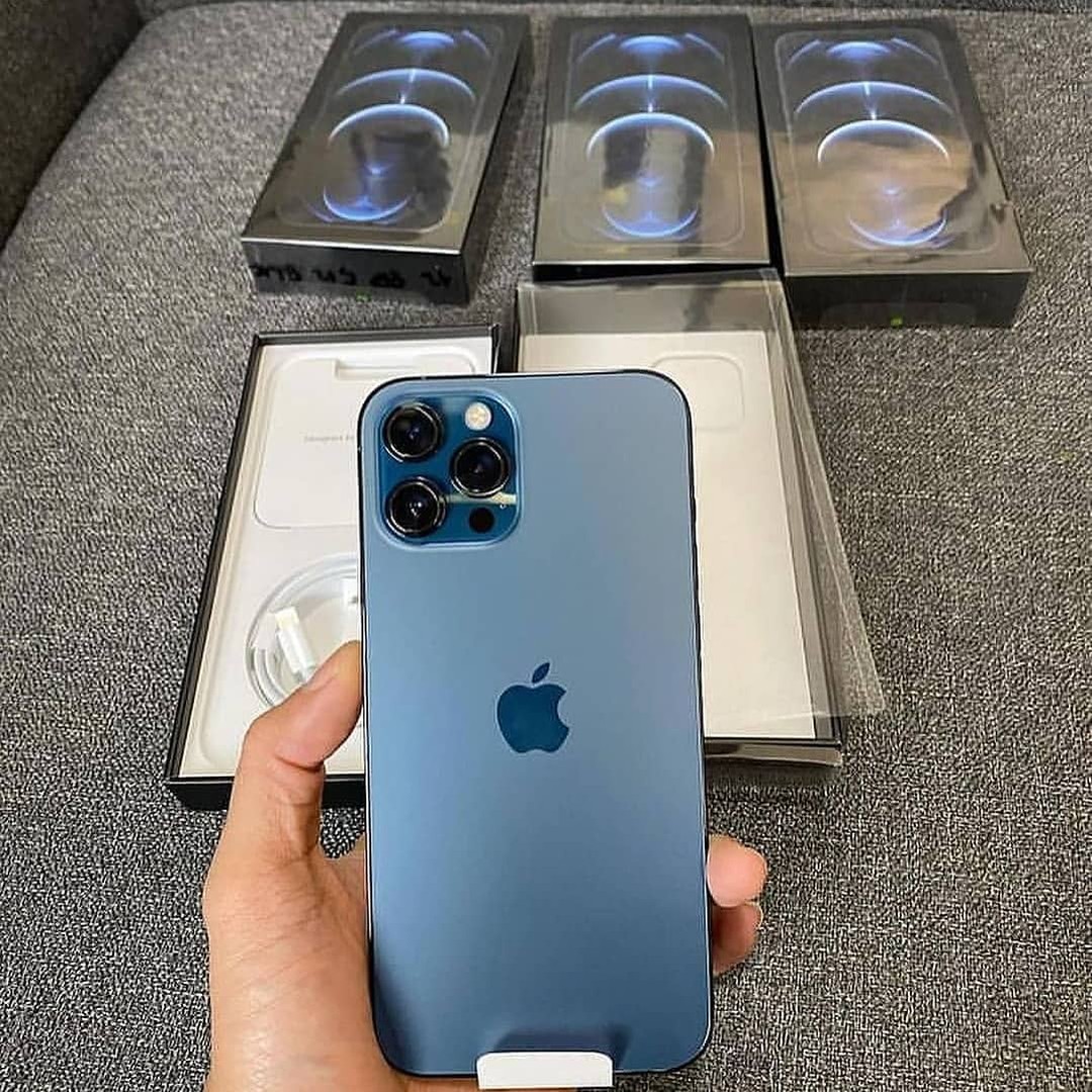 Win_an_iphone14's tweet photo. 🚨GIVEAWAY ANNOUNCEMENT🚨 Don't miss your chance to win the all-new iPhone 13! To enter, follow, retweet, and tag 3 friends in the comments. Then, please visit the profile link and submit your details. Winner will be announced in 2 weeks! Good luck! 🎉 #iPhone13Giveaway https://t.co/tMPuvYldvX