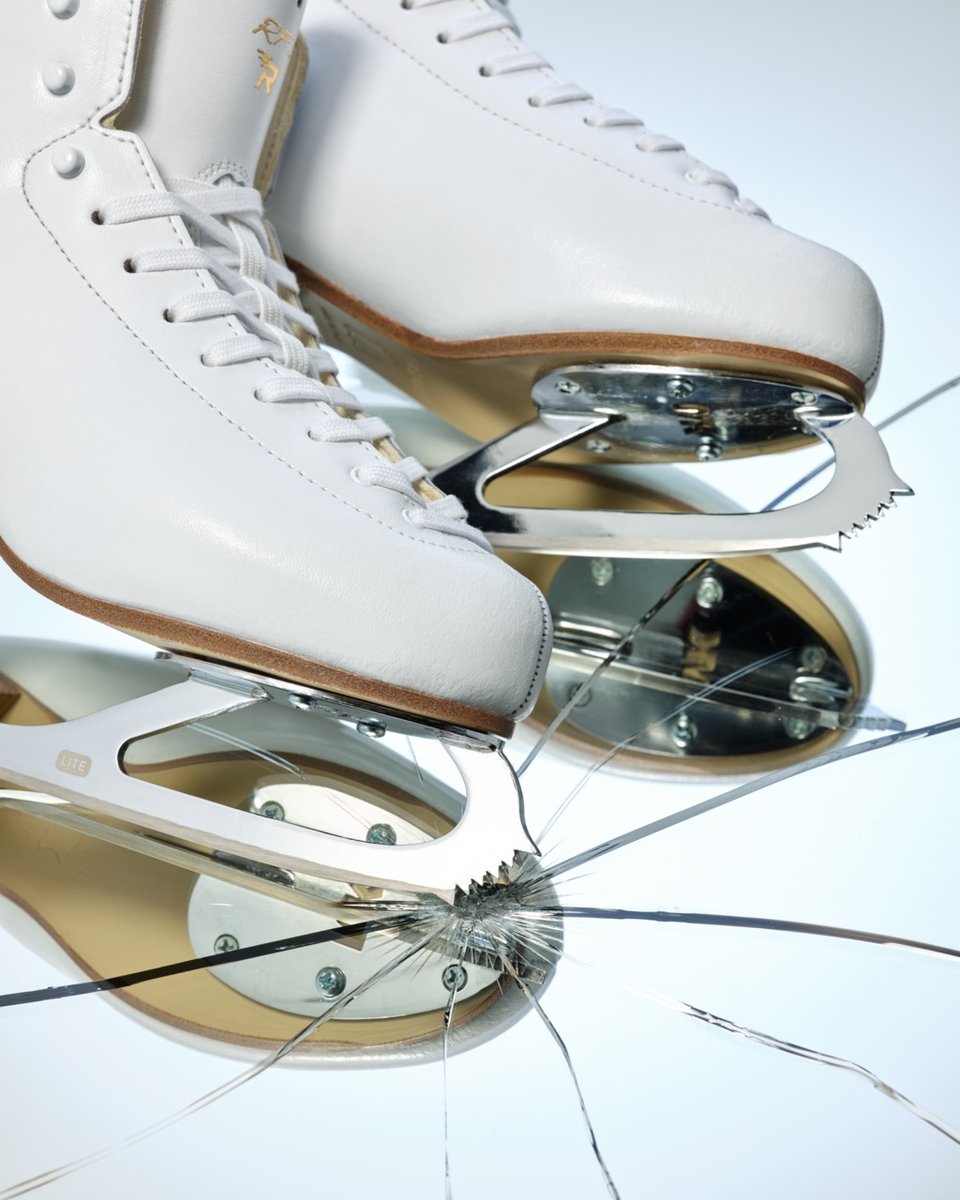 🏆 The emblem of years of tradition, the RF 1 ELITE is designed to guarantee top performance for those figure skating at a professional and competitive level.

#rollers #patines #patinaje #figureskater #iceskater #patin #pattinaggio #iceskates   #patinajeartistico