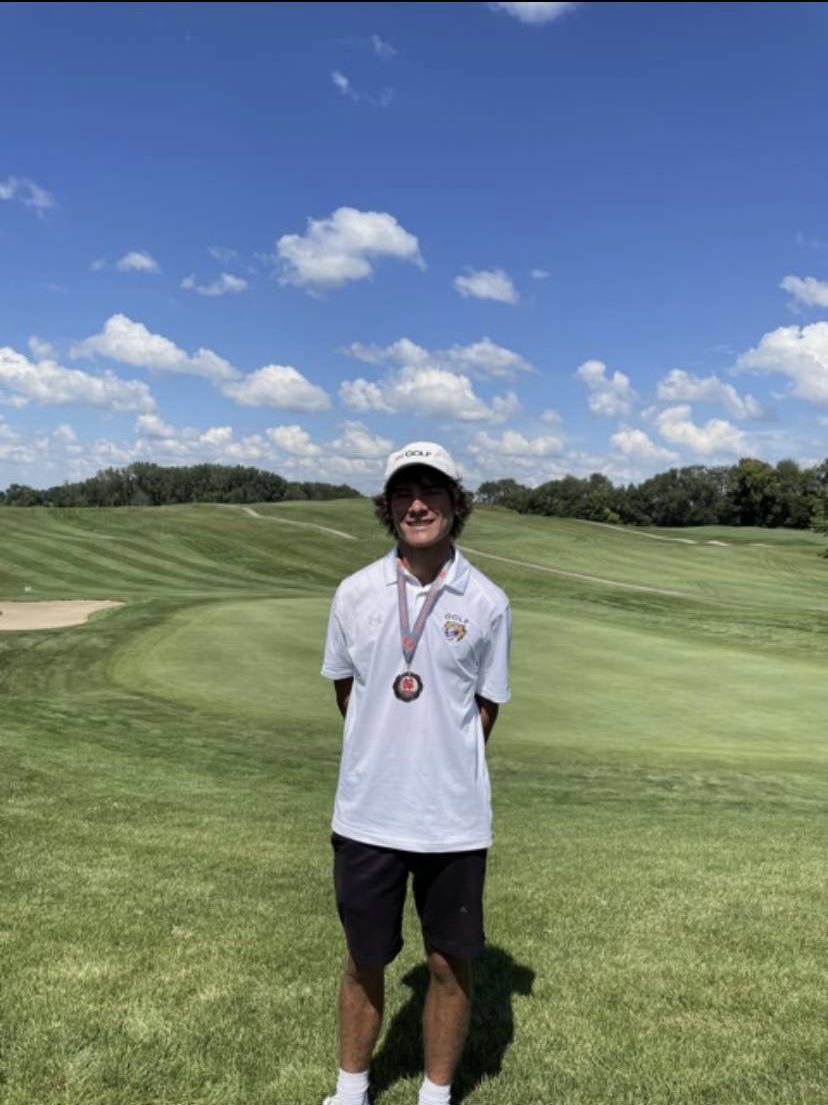 Committed ✔️
Carter Drury

Senior Highlights
76 at Thunder Hills (6th)
75 at Glynns Creek (9th)
74 at Blue Top Ridge (3rd) 
76 Eastern Iowa JR at Fyre Lake (3rd)
74 Iowa City JR at Brown Deer (13th)
#Bravesgolf