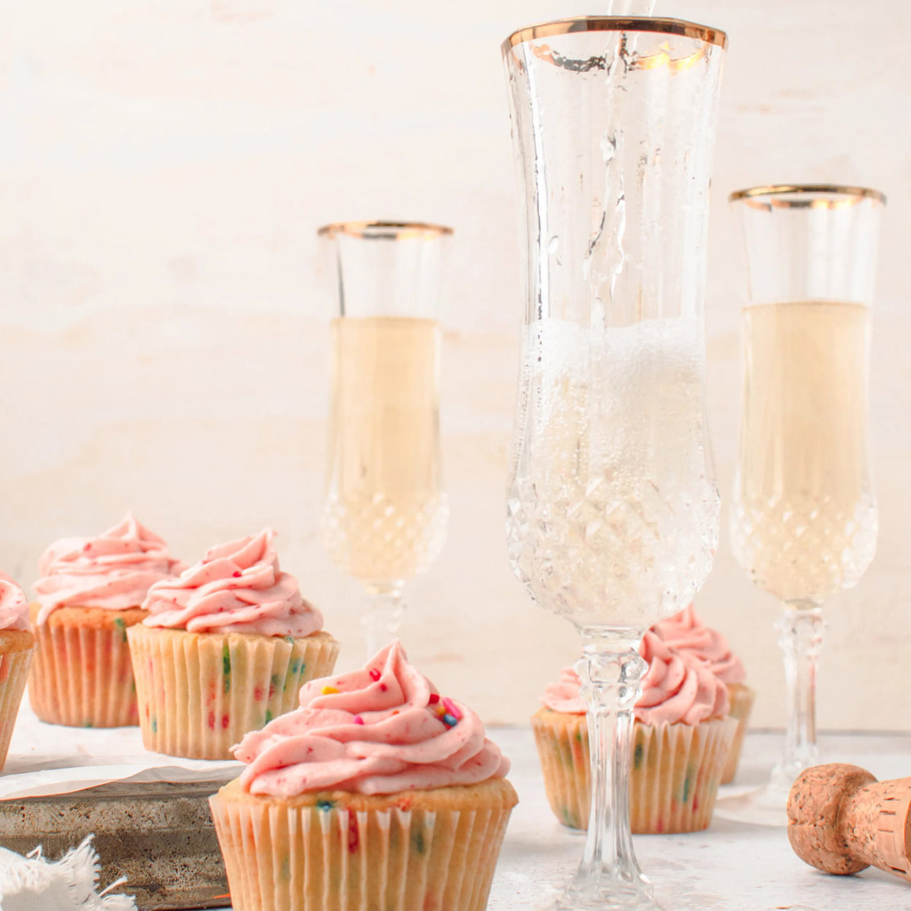ShopHaremCo's tweet photo. Join us Thursday, Friday, and Saturday as we celebrate all moms! Take 50% off a single item and enjoy champagne and cupcakes from Sugar Hustle while you shop!

PLUS!
Register to win: $300 Harem Gift Certificate, $150 Harem Gift Certificate https://t.co/UqhE9IcV6z https://t.co/44sXUnrgiw