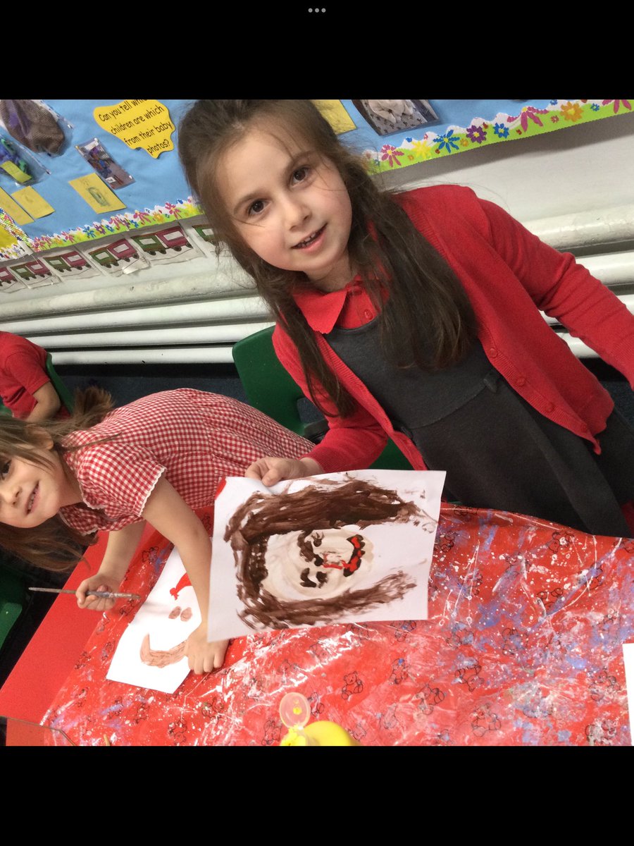 ParkViewPV's tweet photo. Children in 1K have been painting self-portraits as part of our Memory Box topic. Children used a mirror to correctly choose their different features. Well done everyone they look fabulous! #PVArt https://t.co/4AXTSrvHlb