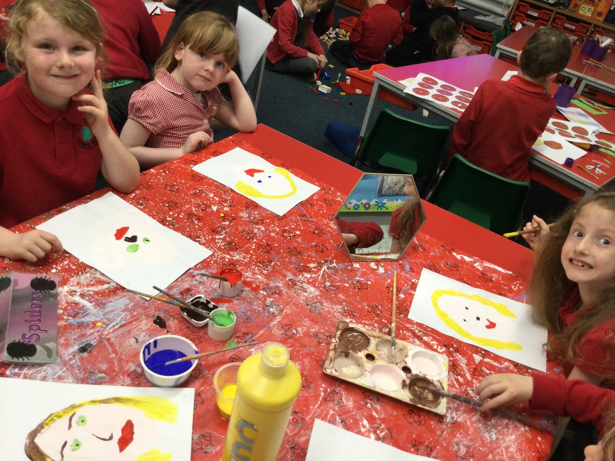 ParkViewPV's tweet photo. Children in 1K have been painting self-portraits as part of our Memory Box topic. Children used a mirror to correctly choose their different features. Well done everyone they look fabulous! #PVArt https://t.co/4AXTSrvHlb