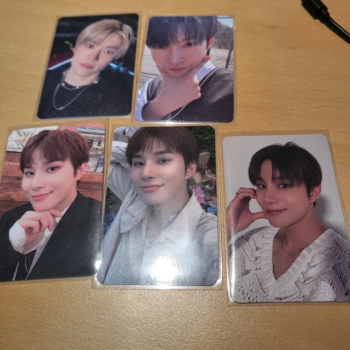 Sell_Buy_G's tweet photo. 도재정 교환 

저 : 디지팩 재현, 스미니 도영, 포토북 정우, 케타포 정우, 에버라인 럭드 정우

님 : 오른쪽 사진 하트 표시 재현 + 애플뮤직 미공포 재현 + 마지막 사진 재현 https://t.co/PMeuSJdCAk