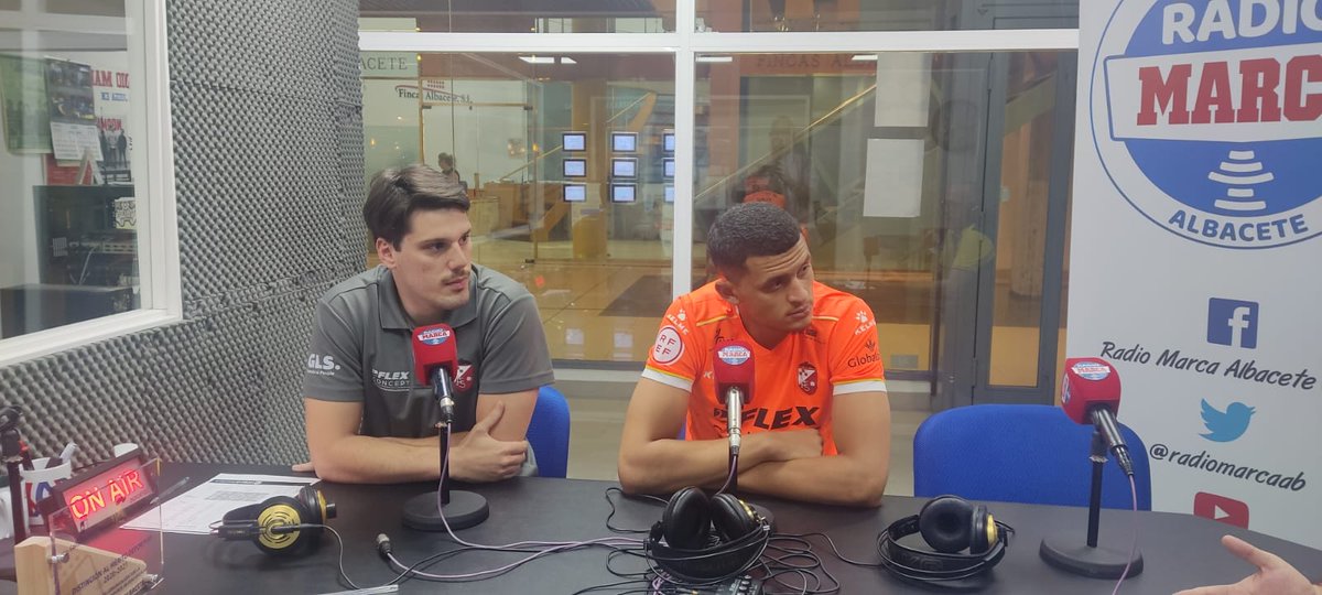RadioMarcaAB's tweet photo. 🚨Marca Castelo (11/05)
🎙️ @LuisCasteloCorr 
⚽️ @sergi_maestre  en rueda de prensa
🔝 @Matil77 , One Club Women 2023
🔛@ph_gonza y Yunni, @albaceteFSala 
👟 X Carrera Popular de Pétrola @dipualba 
🚗 Opel Provecar

🎧https://t.co/qUbHWf0srF 
🎞️https://t.co/GMN3Pcfl8C https://t.co/ojPbUiTUJ0