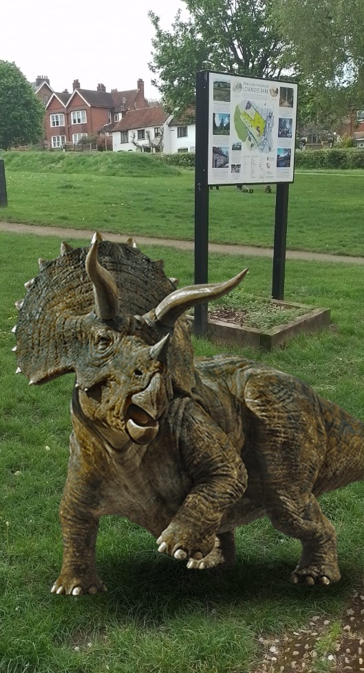 We have 9 Dinosaurs and 8 Mega Mini-Beasts hiding in Lowndes Park!
Once you find them there are quiz questions to answer, too.

If your kids love their technology & playing outside, get the free download from @LoveExploring loveexploring.co.uk/#DOWNLOAD 
#parks #augmentedreality