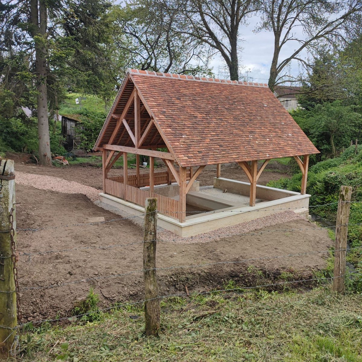 Le chef d' oeuvre des CAP maçons touche à sa fin. Le terrassement donne un nouvel écrin à la réalisation de nos élèves. <a href="/LyceeMezeray61/">Lycée Mézeray-Gabriel</a>