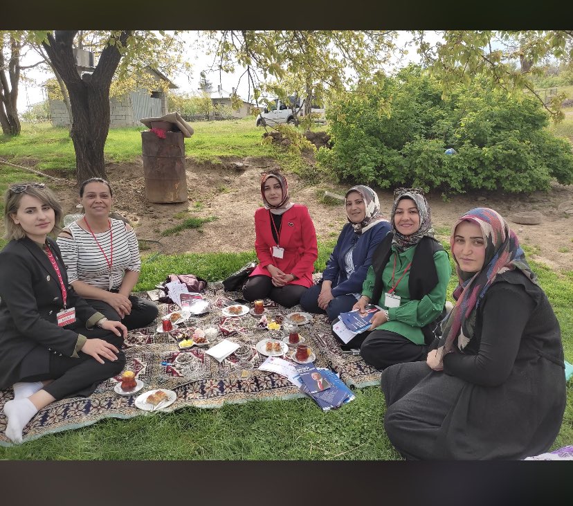 14 Mayıs’ ta kadınlar zaferi karşılayacak.#BirleseBirleseKazanacağız Memleketimin  her toprağını karış karış gezerken oylarına talip olduk. #BaharlarGelecek <a href="/bedirhanogluvan/">Seracettin Bedirhanoğlu</a> @mvercancicek65 <a href="/e_ercis/">Emre Ercis</a> <a href="/CHPVAN_/">CHP Van İl Başkanlığı</a> <a href="/chpercis65/">CHP ERCİŞ</a> <a href="/ChpkadV/">CHP Van Kadın Kolları İl Başkanlığı</a>