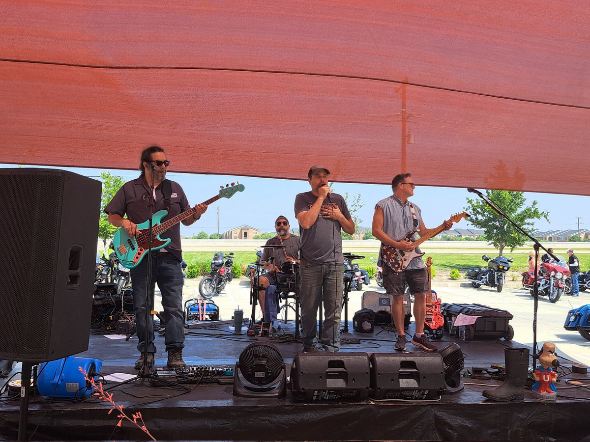 javajunkie1978's tweet image. Triple Lindy rocking it at Black Gold 
Harley-Davidson in Allen.