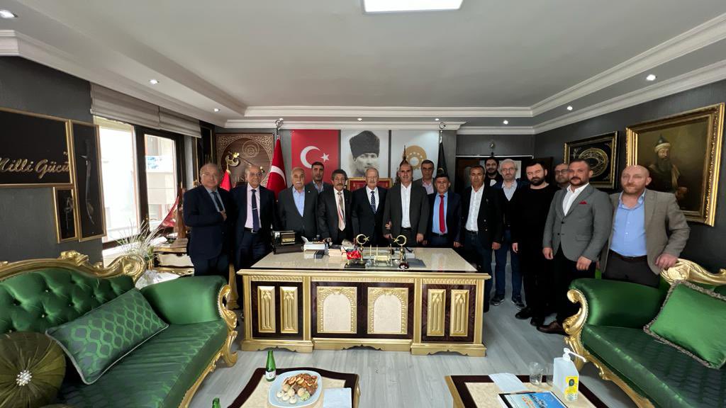 aefakibaba's tweet photo. Memleketçi Sanayici İş Adamları Derneği’nde iş insanlarımızla bir araya gelme, sanayi sektöründe yaşanan son gelişmeleri istişare etme fırsatı bulduk.

Misafirperverlikleri ve bize olan destekleri için Başkan Feridun Öncel ve Yönetim Kurulu Üyelerine teşekkürlerimi sunuyorum.
@meral_aksener 
@KoyluogluFaruk 
@feridunoncell 
@misiad2014 
@iyiparti @iyipartiankara