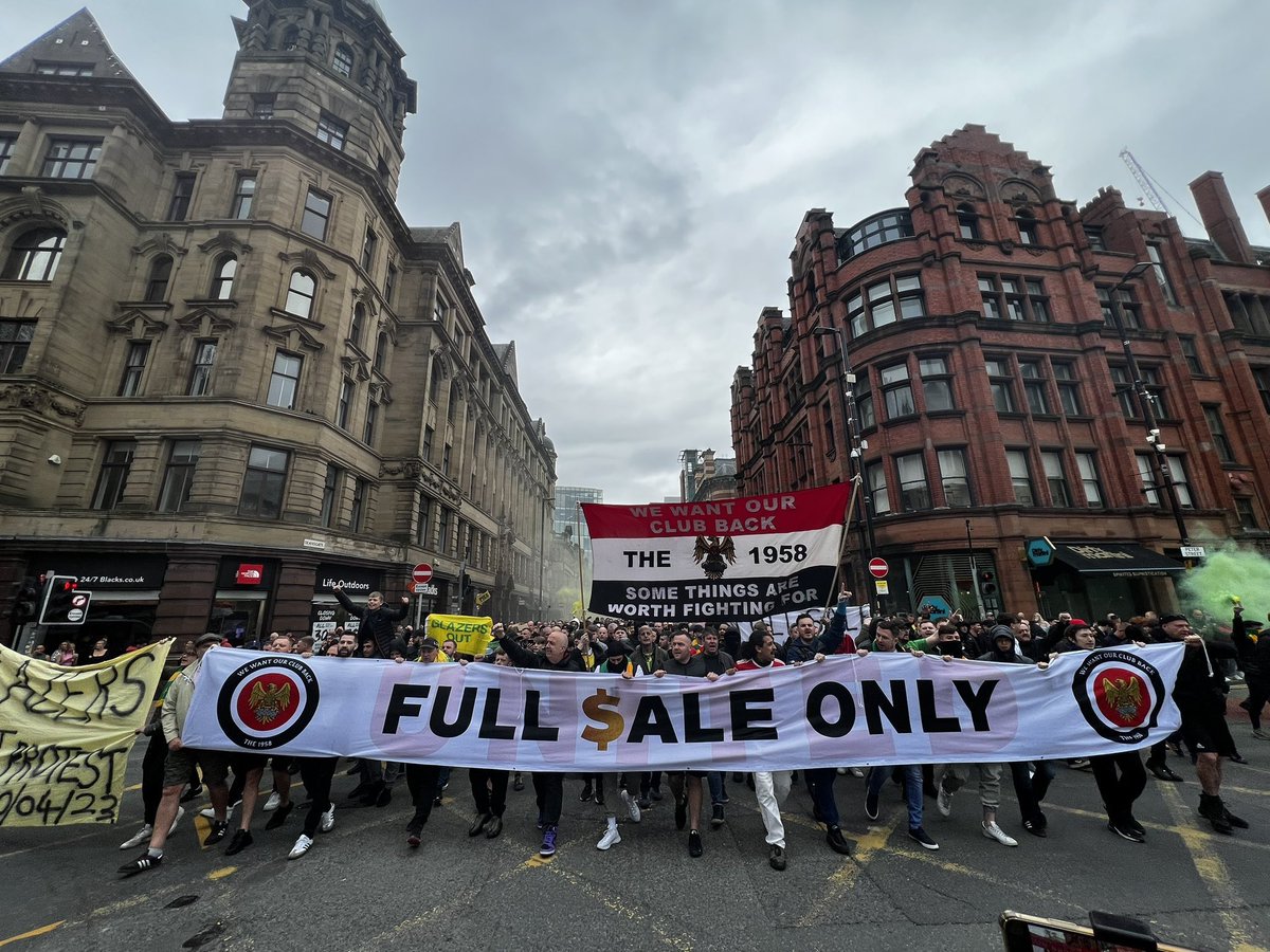 RedDevilTimes's tweet image. Glazers are enemy of the club. Radcliffe is in bed with Glazers. 

Ratcliffe is the enemy of the Club. 

End of story. 

Any takeover other than a full sale is disastrous for the future of #MUFC 

#GlazersFullSaleNOW