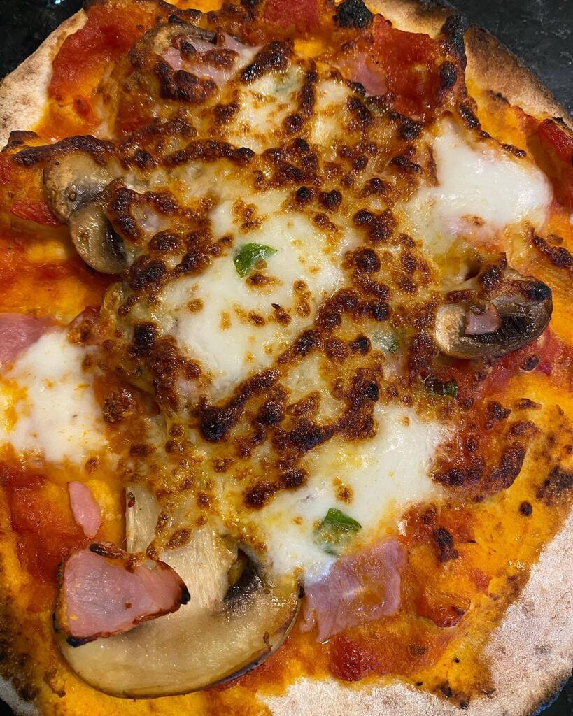 SCCHBandB's tweet photo. Pizza time!! 🍕 

#ooni #outdooreating #yum #mozzarella #ham #mushrooms #00flour #scchbandb #stoodleighstays #summerishere #freshbasil https://t.co/lc6dEVsx8W https://t.co/4BO53BgJ5I
