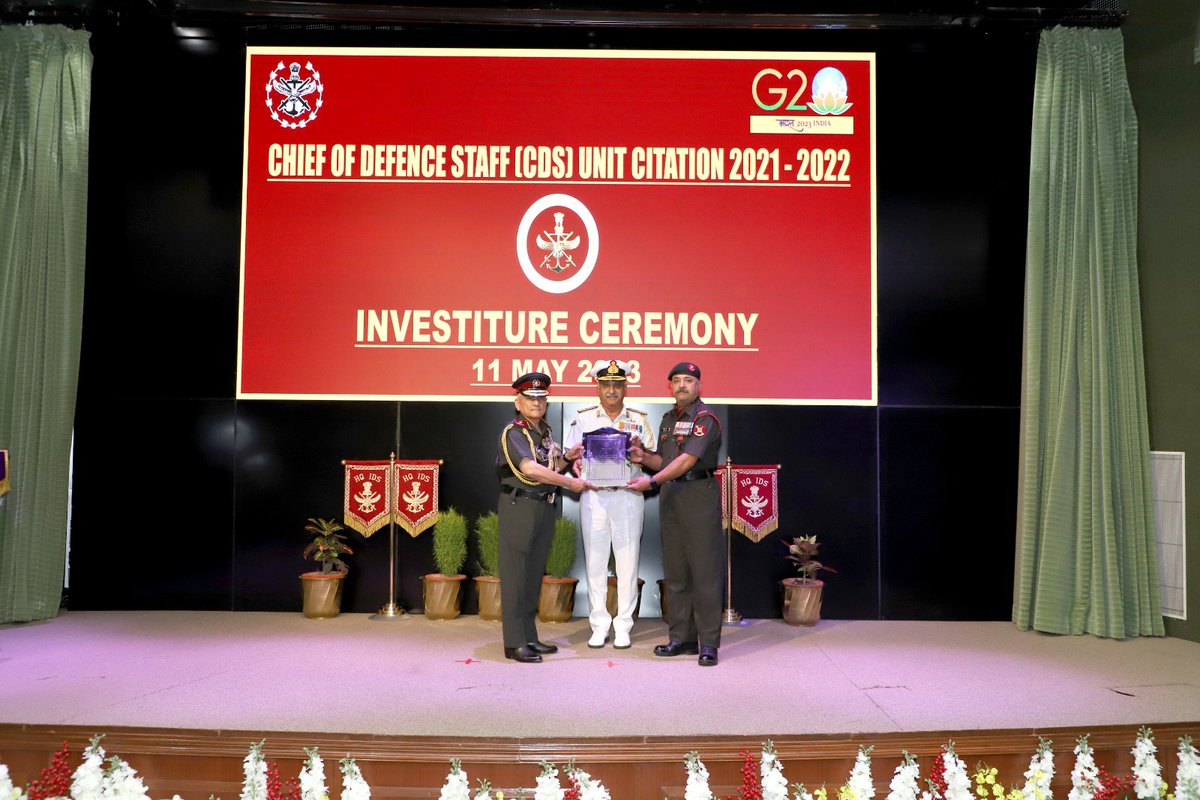 HQ_IDS_India's tweet photo. Gen Anil Chauhan, Chief of the Defence Staff awarded #CDS Unit Citation to 2 PARA (SF), College of Def Management and unit of Strategic Forces Command for their exemplary performance in 2021-22 in an impressive investiture ceremony at Manekshaw Center, New Delhi on May 11. (1/2) https://t.co/14uS808iM3