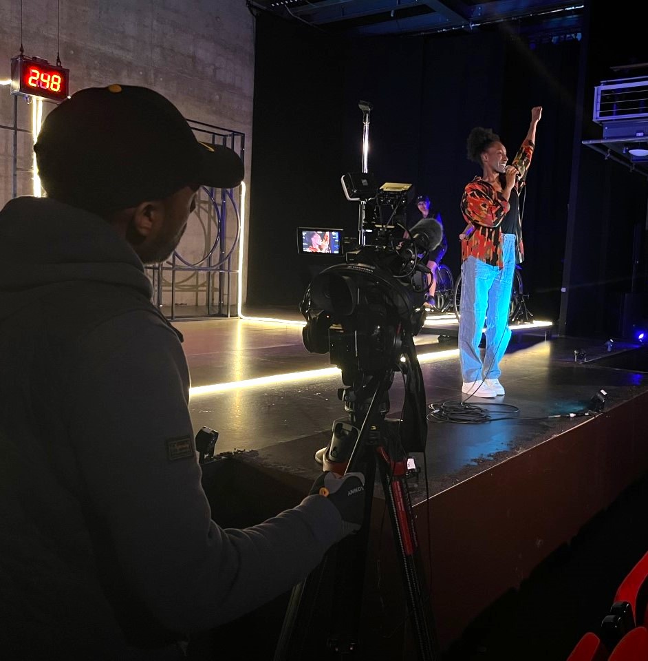 BelgradeTheatre's tweet photo. We're on the telly tonight at 6:30pm! 📺

@bbcmtd joined us during tech rehearsals for A Play for the Living in a Time of Extinction and will include a segment on the show this evening. Tune in for the inside scoop! 🚴

@HeadlongTheatre @KimishaLewis @NyashaGudo https://t.co/vgRrSnEcJe