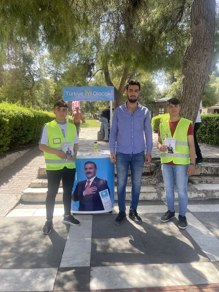 emirkatii's tweet photo. Eyyüp Peygamber karşısındaki standımızda çalışmalarımıza devam ediyoruz @emin_yetim @msadikkoroglu @EnverKb_ @TayyarYetim @eyyubiye_iyi https://t.co/Q7imMuTpGw