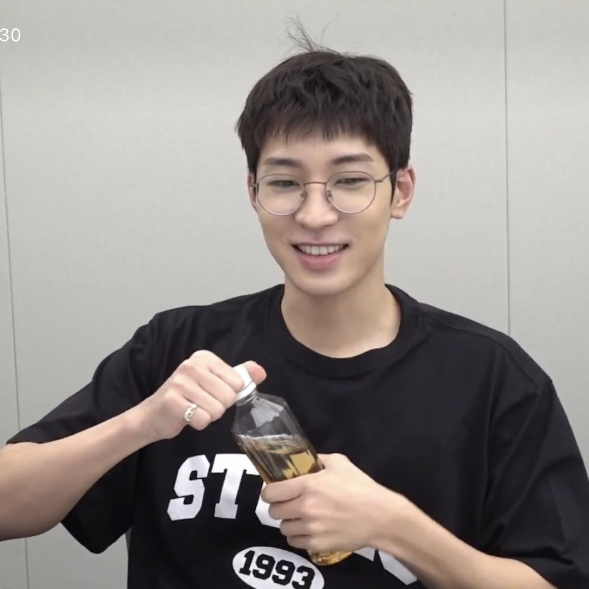 nu______e's tweet photo. 바부 https://t.co/3wV8zSSJkm
