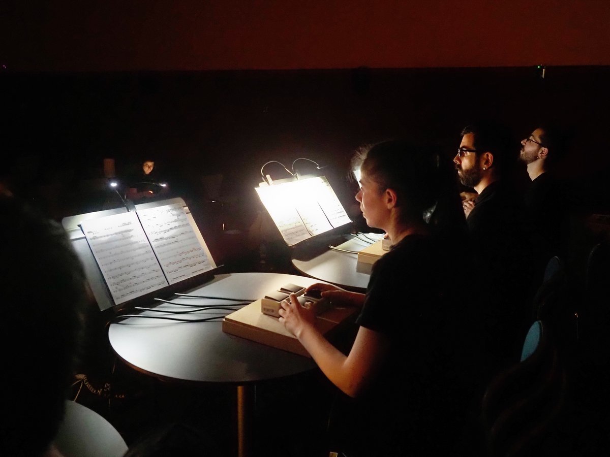 ResisFestival's tweet photo. 💡🥁 'A Proxección Sonora II' foi unha mostra única de #culturainclusiva e música contemporánea que non esqueceremos!

#DiscapacidadeAuditiva #CulturaCoruña #MusicaContemporánea #FestivalResis #Emalcsa #FundacionEmalcsa #Muncyt #ArxisEnsemble #RESIS #RESIS23 #FestivalRESIS https://t.co/Sn4Bo1faDK