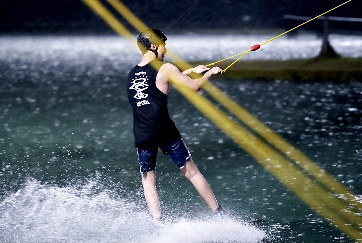 newsinfinity1's tweet photo. Wakeboard in the Rain 🏄‍♂️  #OhmThitiwat https://t.co/7KDCeesh41
