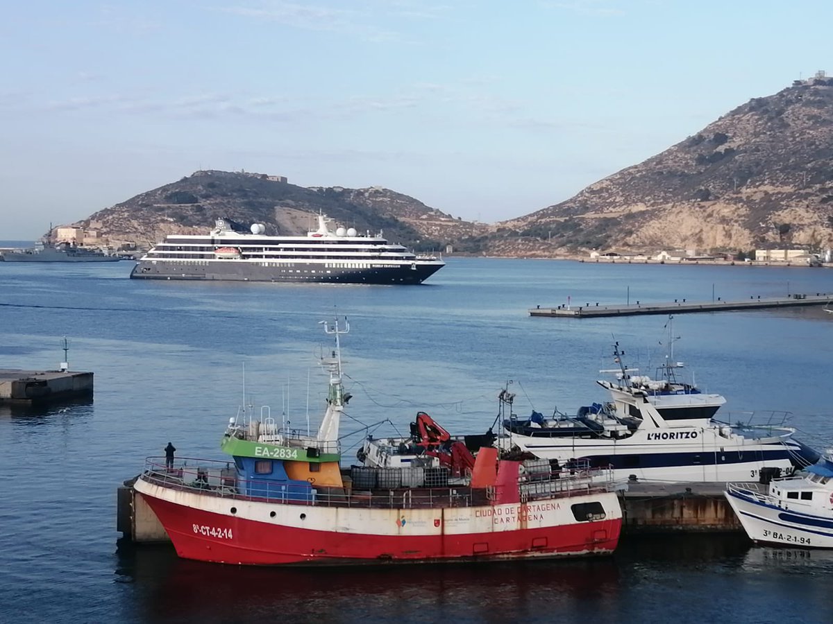 #Cartagena recibe a unos 1.000 turistas a bordo de dos cruceros, #SevenSeasSplendor @regentcruises  y el #WorldTraveller #AtlasOceanVoyages

#Cartagena #turismo #cruceros